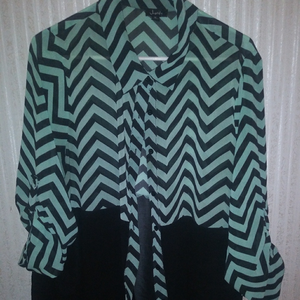 Justify Button up Tops - Picture 2 of 2